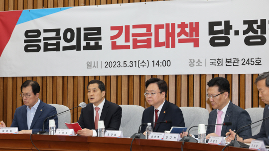 국민의힘 박대출 정책위의장이 31일 오후 서울 여의도 국회에서 열린 응급의료 긴급대책 당정협의회에서 발언하고 있다.  연합뉴스